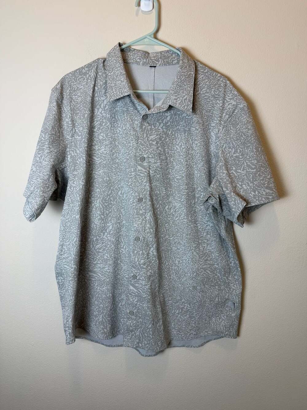 Lululemon Airing Easy Short Sleeve Button Down Shirt Men's
